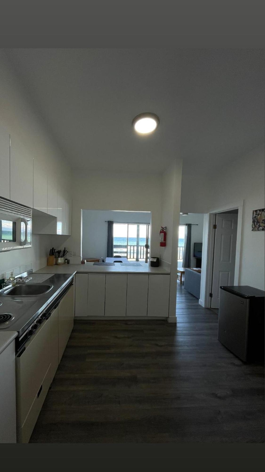 Sand Pebbles Inn Qualicum Beach Ngoại thất bức ảnh
