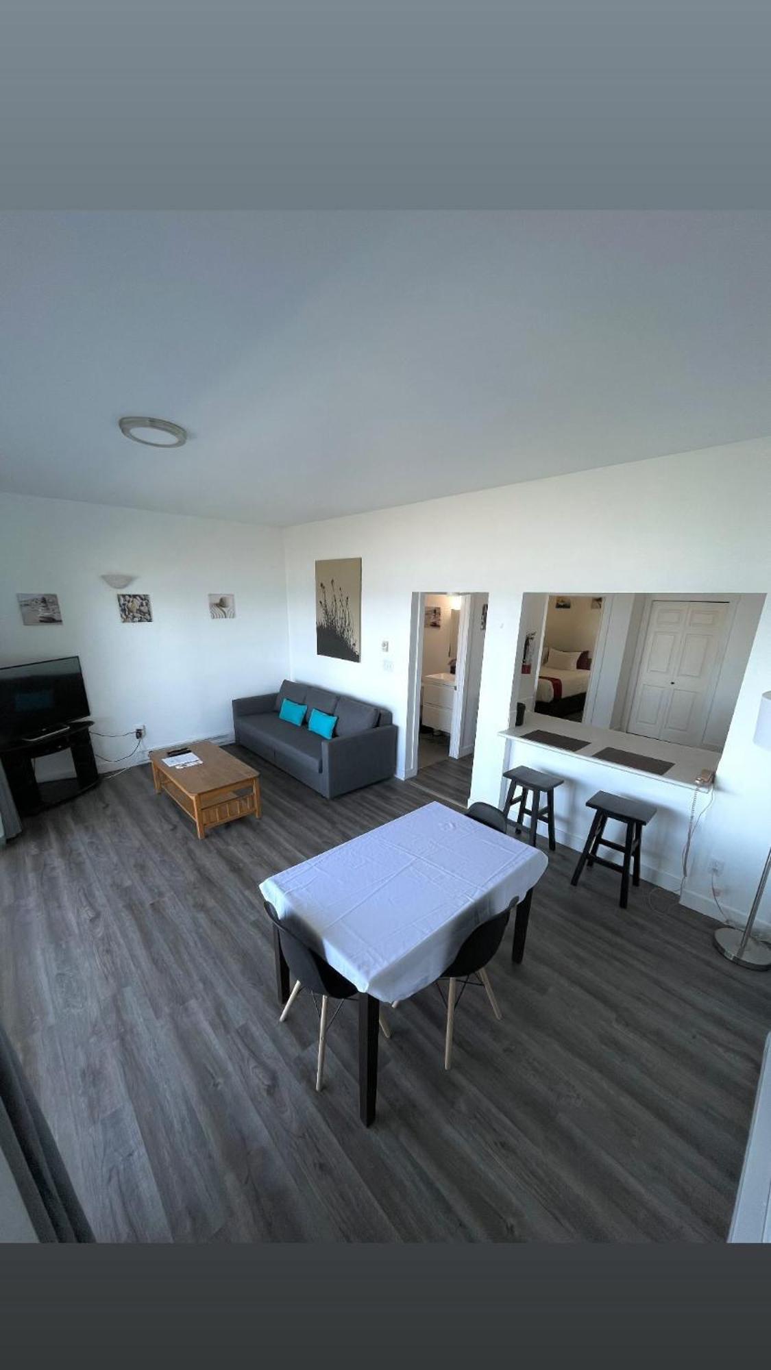 Sand Pebbles Inn Qualicum Beach Ngoại thất bức ảnh