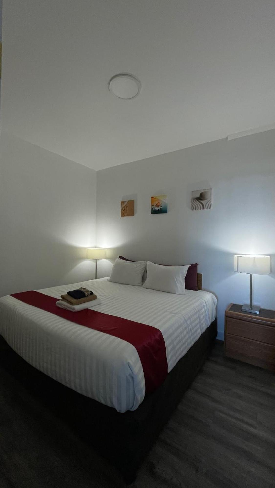 Sand Pebbles Inn Qualicum Beach Ngoại thất bức ảnh